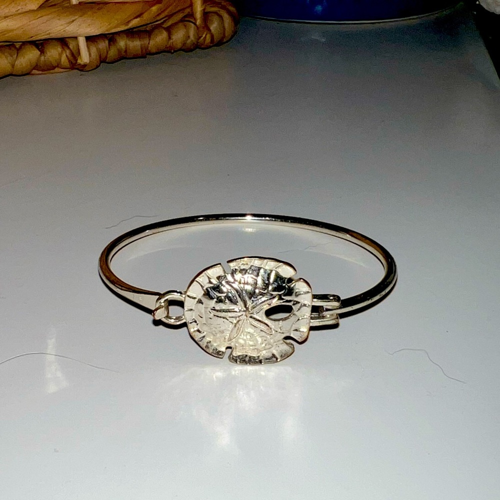 Sand Dollar Clip Bracelet